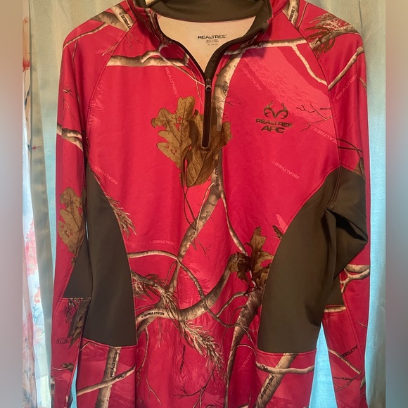 Authentic Real-tree pink quarter zip sweater. Worn it once and super cute - Picture 6 of 6